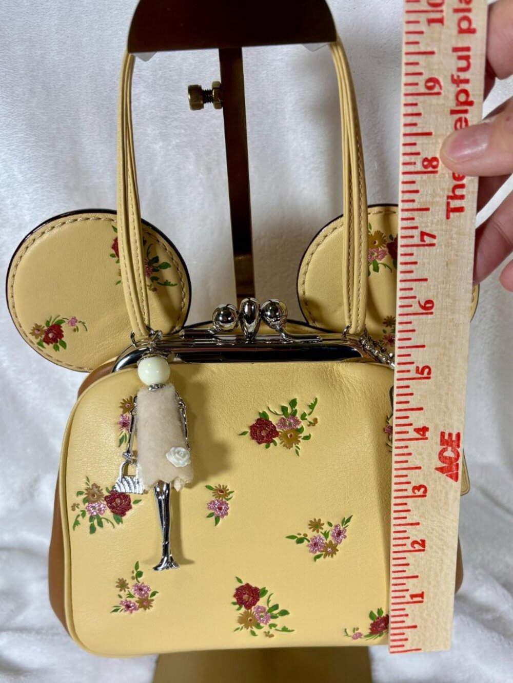 Coach Disney Minnie Mouse Limited Edition Kisslock Bag in Vanilla, Florals/Charm - Picture 14 of 16